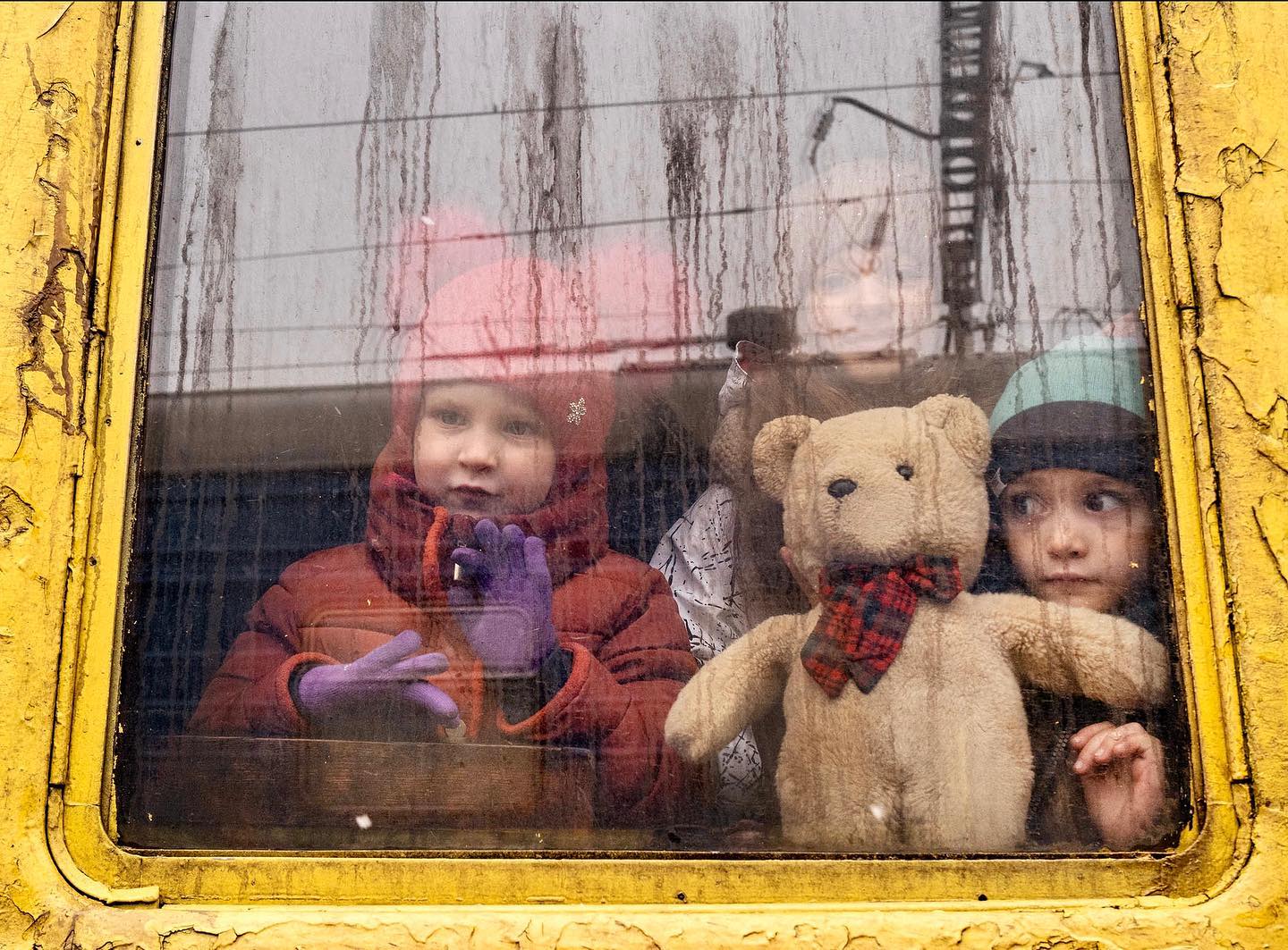  火车上的孩子，Lynsey Addario摄于基辅。 