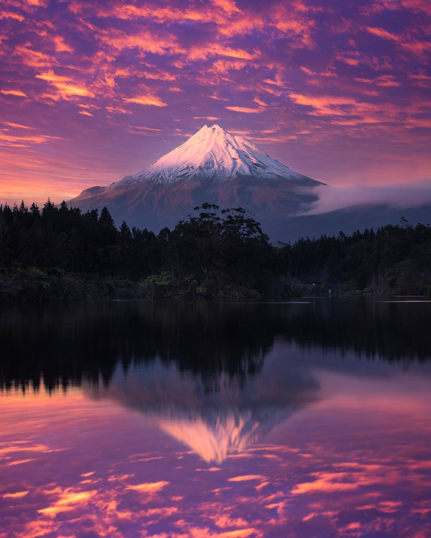  新西兰塔拉纳基山，来自摄影师Rach Stewart。 