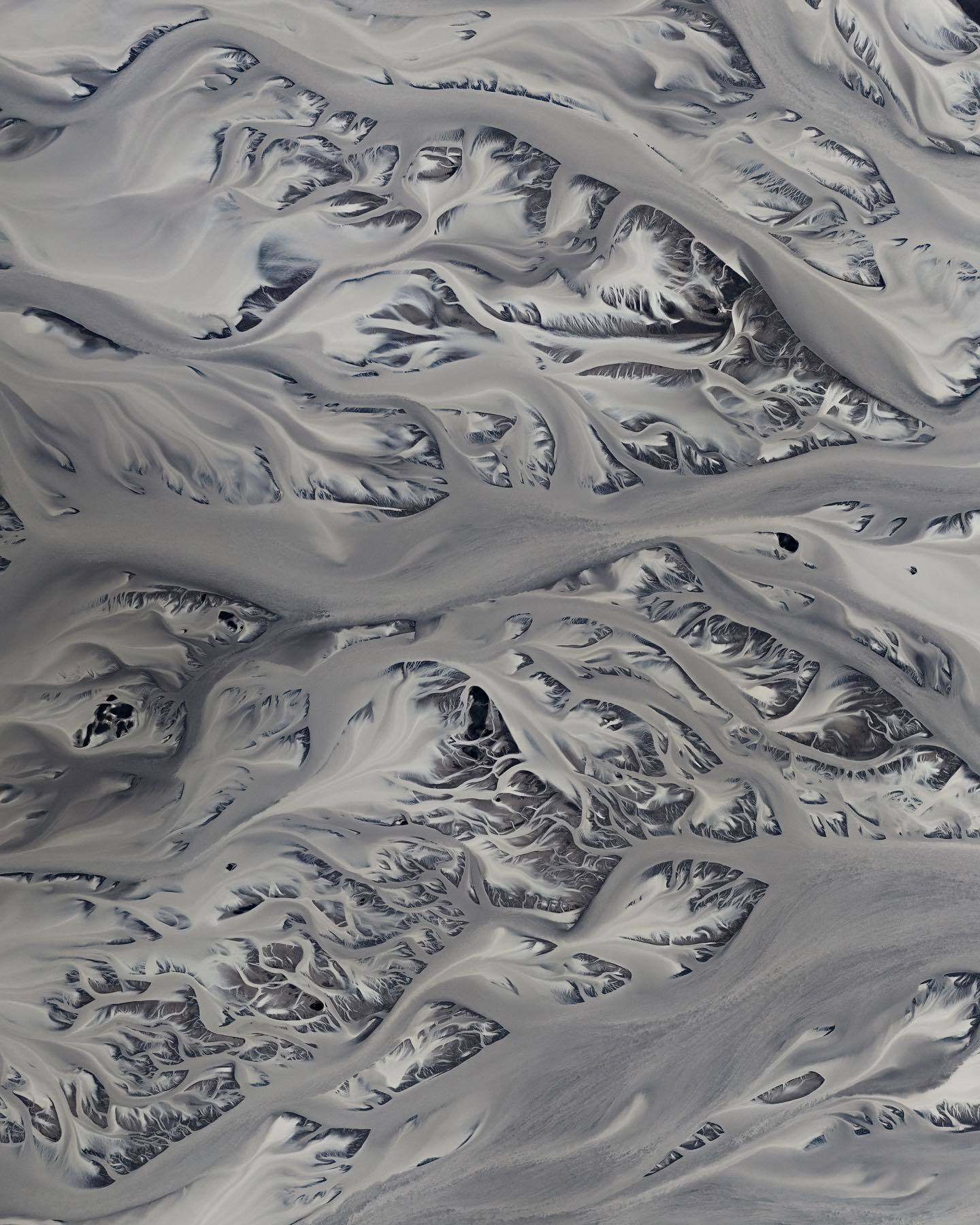  冰岛河流的脉络，来自摄影师Kevin Pages。 