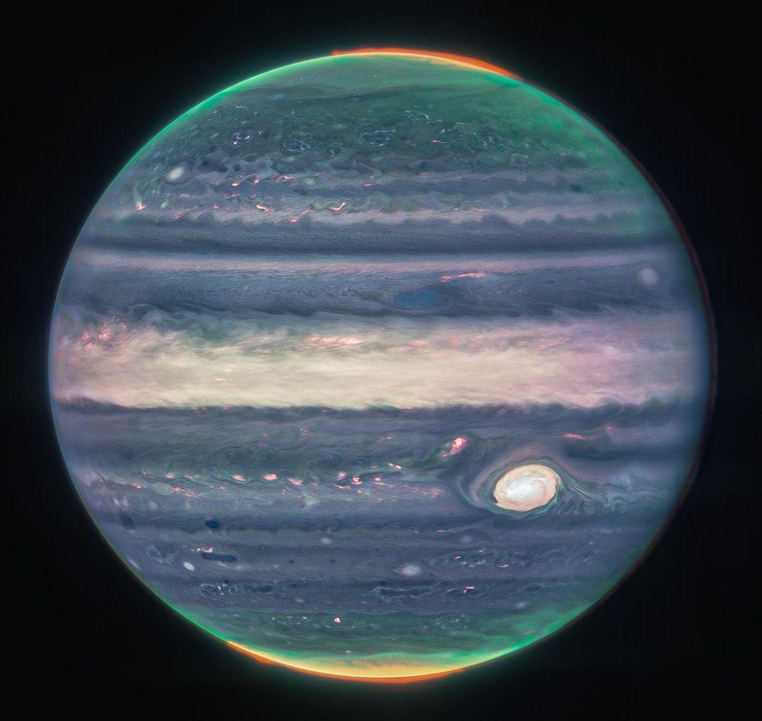  韦伯太空望远镜拍摄的木星。 