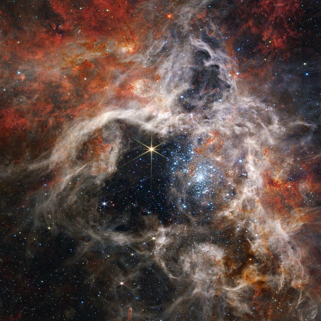  蜘蛛星云，距地球15万光年，来自韦伯太空望远镜。 