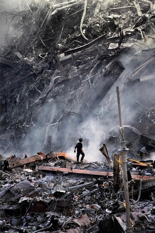 911的现场，来自摄影师Steve McCurry。 