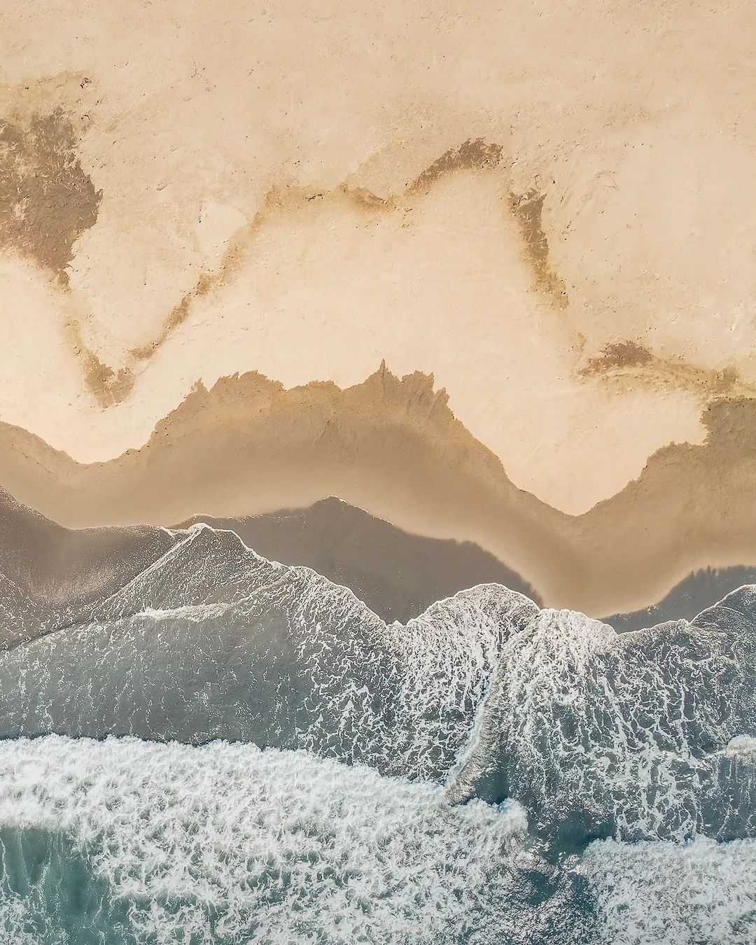  海滩，来自摄影师Michael Shainblum。 