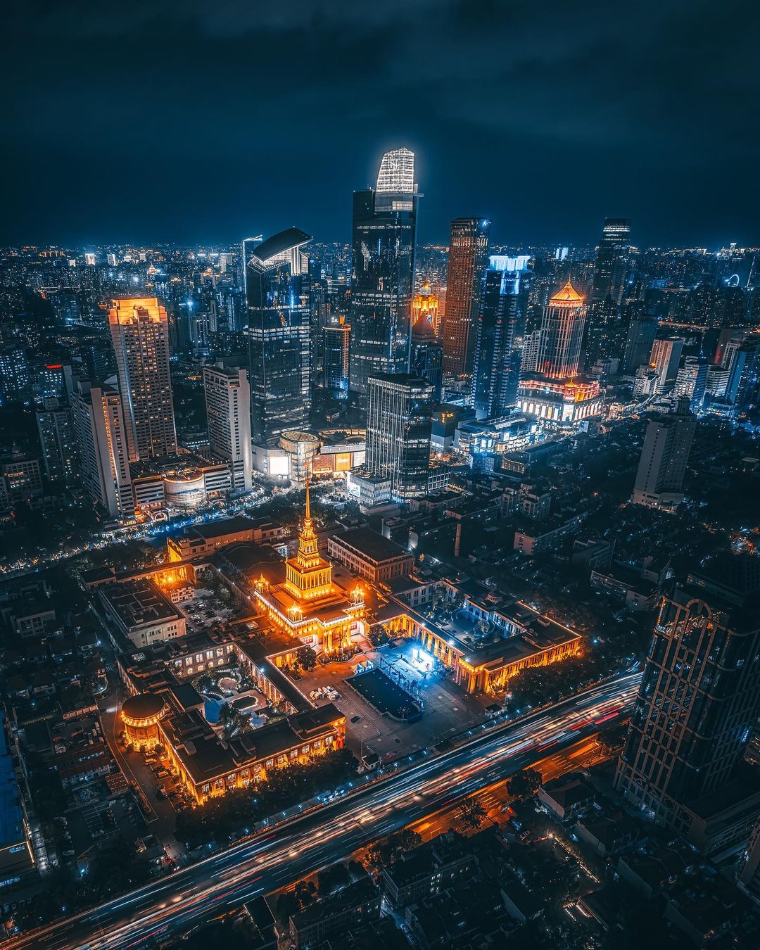  上海静安寺，来自摄影师ShallWe。 