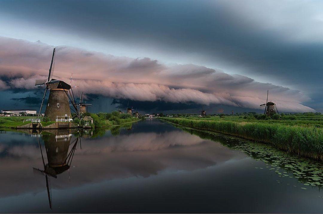  清晨的风暴，来自摄影师Jonas Piontek。 