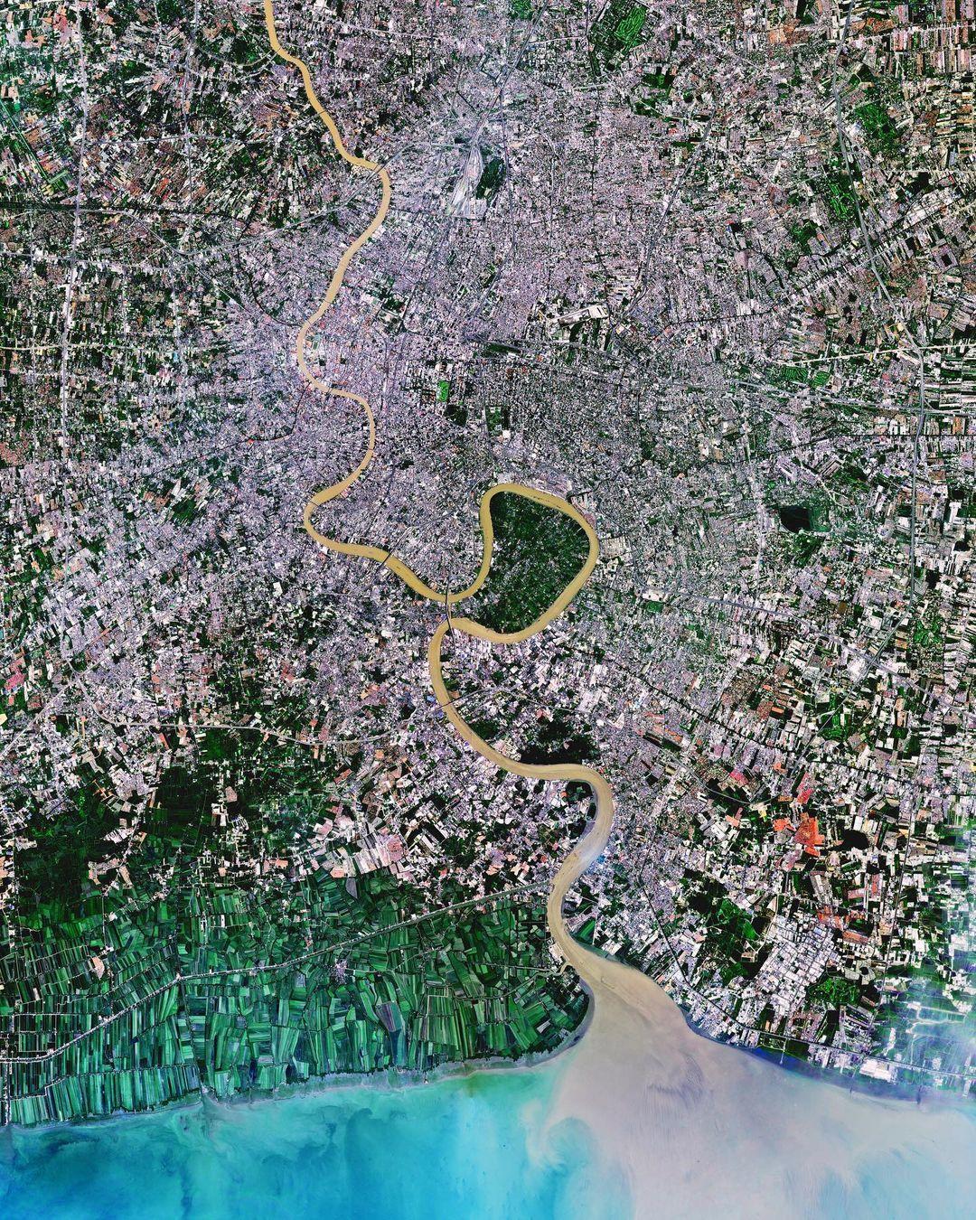  泰国首都曼谷，来自Daily Overview。 