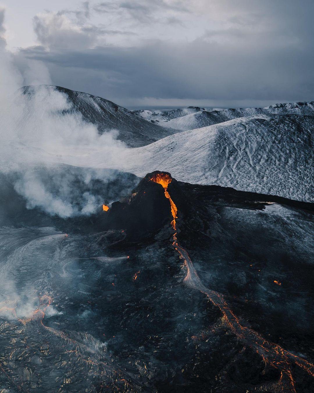  冰岛Fagradalsfjall火山，来自摄影师Kevin Pages。 