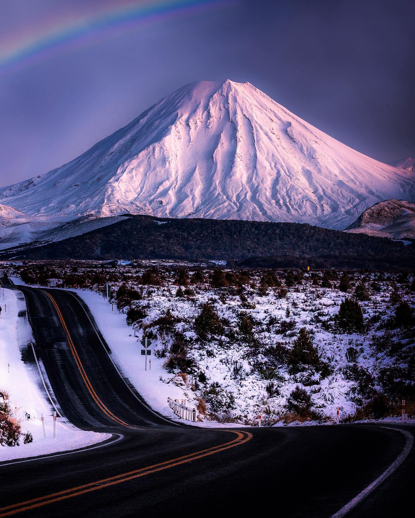  雪山，Rach Stewart摄于新西兰。 
