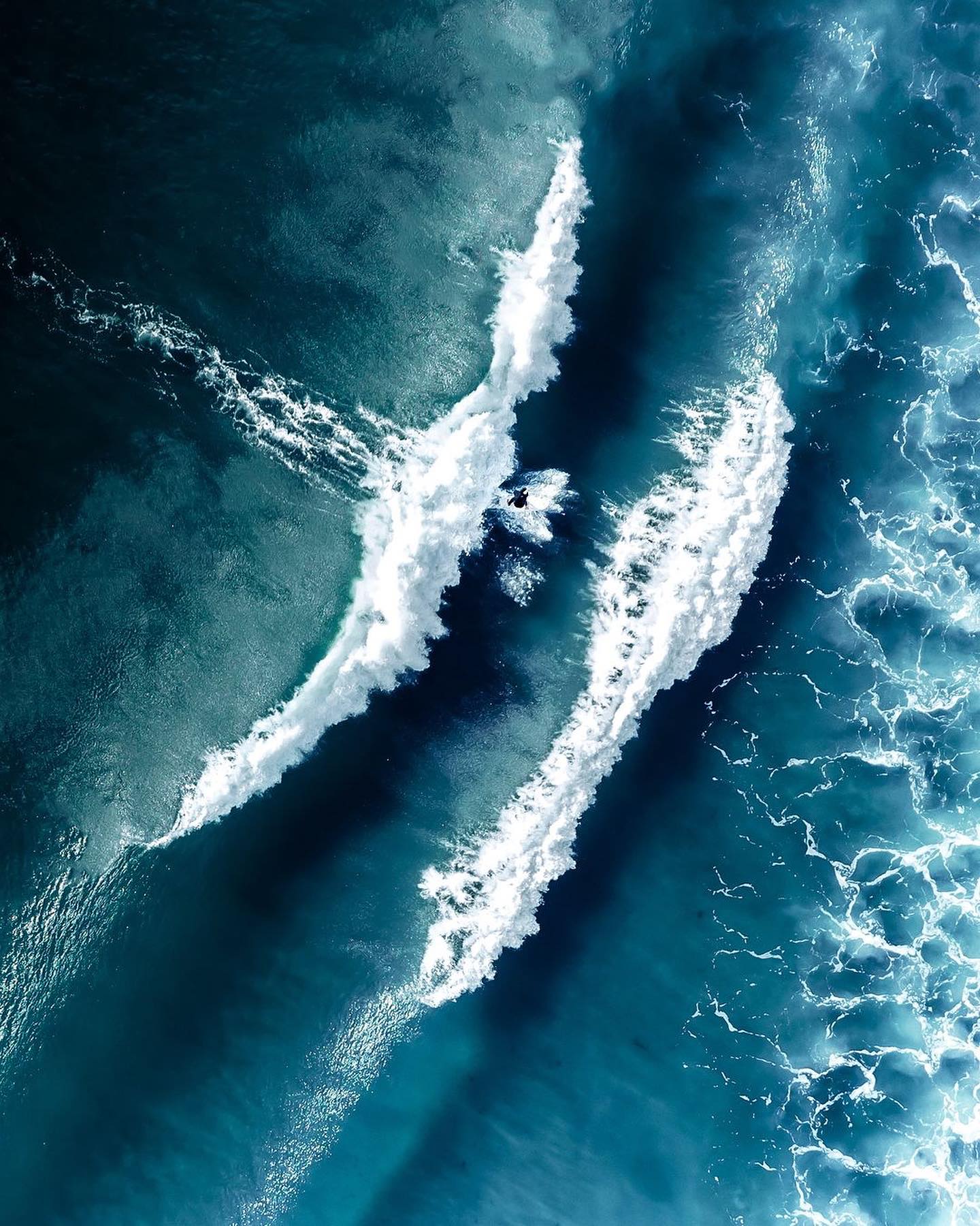  海浪，来自摄影师Nomadict。 