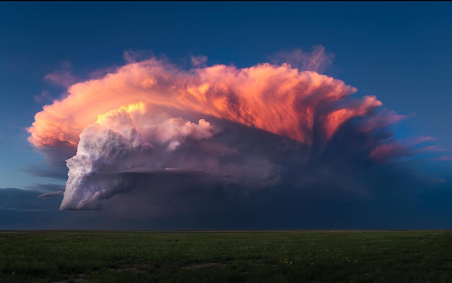 风暴云，来自摄影师Jonas Piontek。 