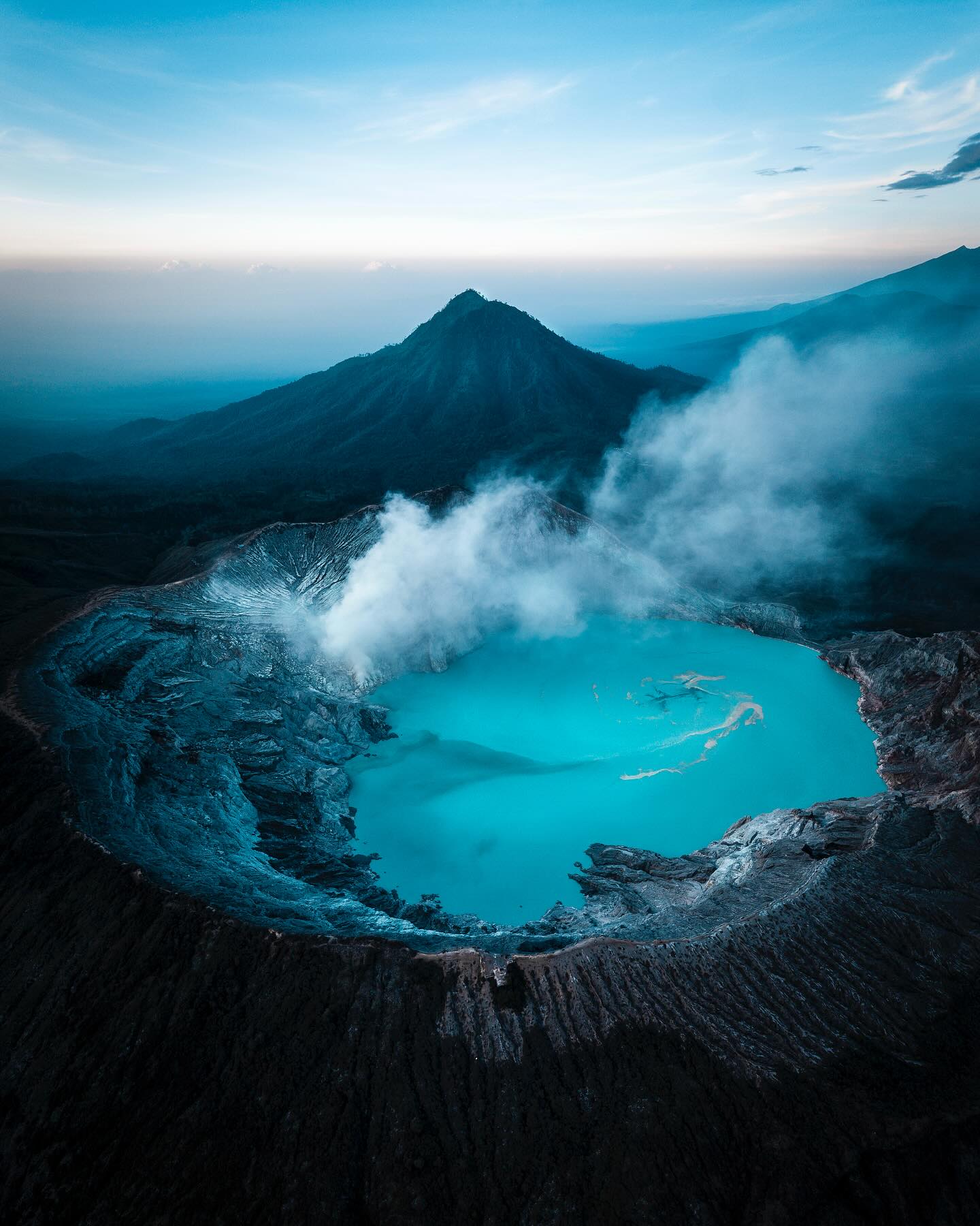  伊真火山，来自摄影师Stijn Dijkstra。 