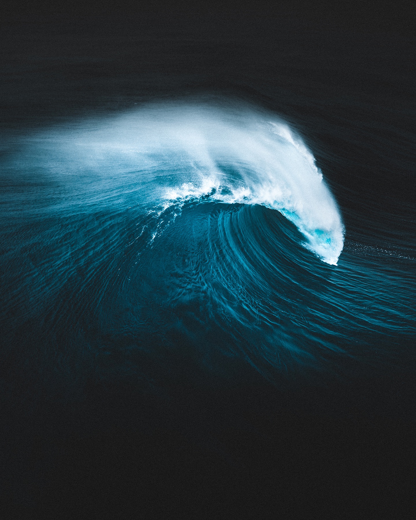  海浪，来自摄影师Phil de Glanville。 